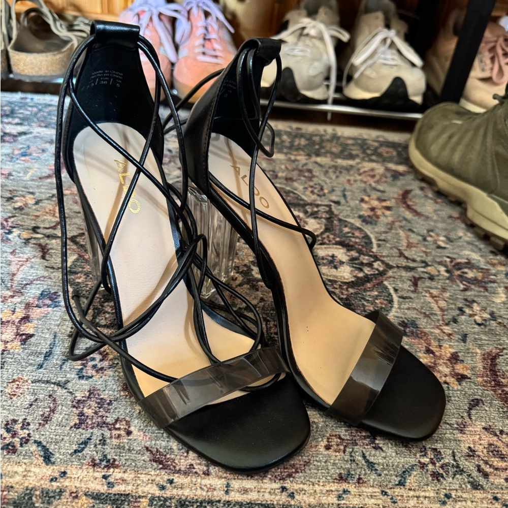 Aldo Onardonia
Black strappy heeled sandal